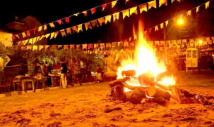 Os fogos de artifício e fogueiras fazem parte do cenário das festividades do São João ou Festa Junina, como é conhecida popularmente