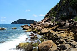 Dentre os principais atrativos do Guarujá estão as cercas de 27 praias e também ilhas