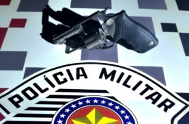 Arma foi encontrada dentro de estabelecimento comercial