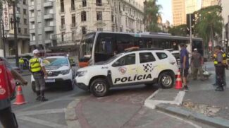 Ônibus atropela e mata idoso de 79 anos no centro de SP
