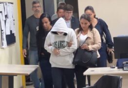Júlia se entrega na delegacia na noite desta segunda-feira (04/06)