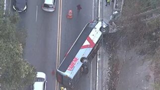 Ônibus pertence a uma empresa privada