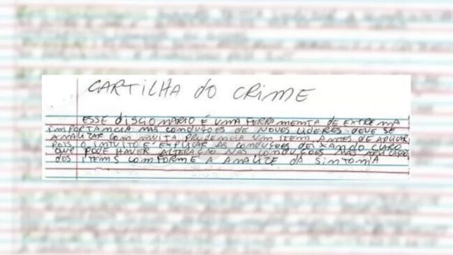 A cartilha foi apreendida e encaminhada para perícia