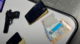O homem foi levado para a  Central de Flagrantes da Polícia Civil.