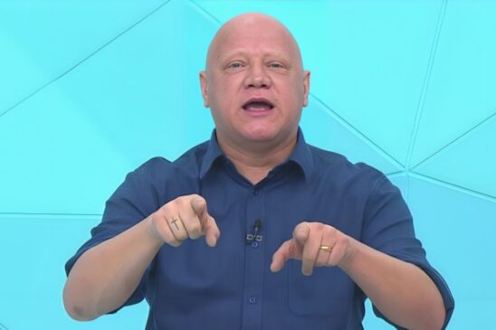 Ronaldo Giovanelli tentou minimizar polêmica durante transmissão, mas foi rebatido por repórter
