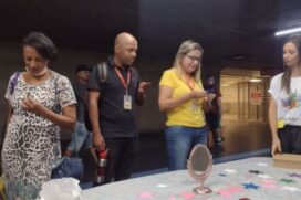Visitantes fazem atividades sobre a importância do amor, afeto e emoções
