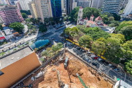 Em Moema, na zona sul da capital paulista, o barulho de novas construções não para de surgir, e o bairro segue crescendo cada vez mais para o alto
