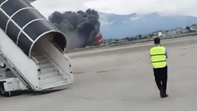 Avião caiu e explodiu após tentar decolar nesta quarta (24)
