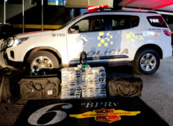 A Polícia Militar Rodoviária encontrou 83 quilos de pasta base de cocaína em um carro na rodovia Ayrton Senna, em Guarulhos