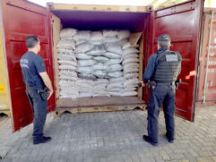 Receita e Polícia Federal apreendem 882 kg de cocaína no Porto de Santos