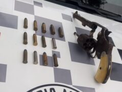 Homem foi preso em flagrante com arma carregada