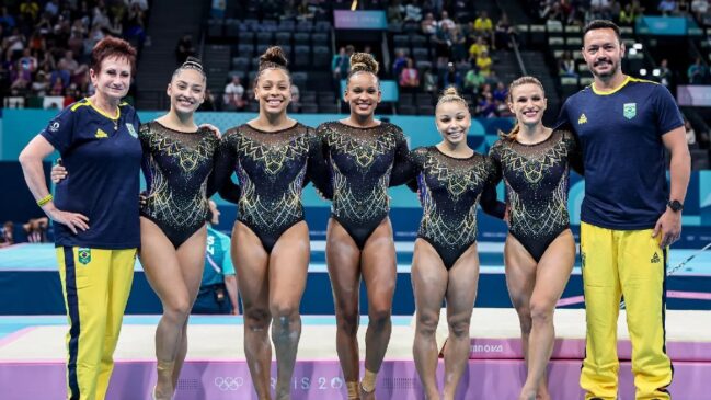 Iryna Ilyashenko, Júlia Soares, Lorrane Oliveira, Rebeca Andrade, Flavia Saraiva e Jade Barbosa e o treinador Francisco Porath Neto