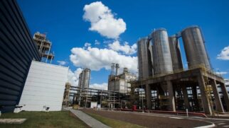 Produtora de resinas termoplásticas está com 250 vagas de emprego abertas