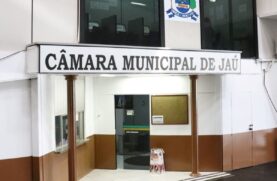 Três dos sete vereadores investigados na Câmara de Jaú precisaram ser afastados