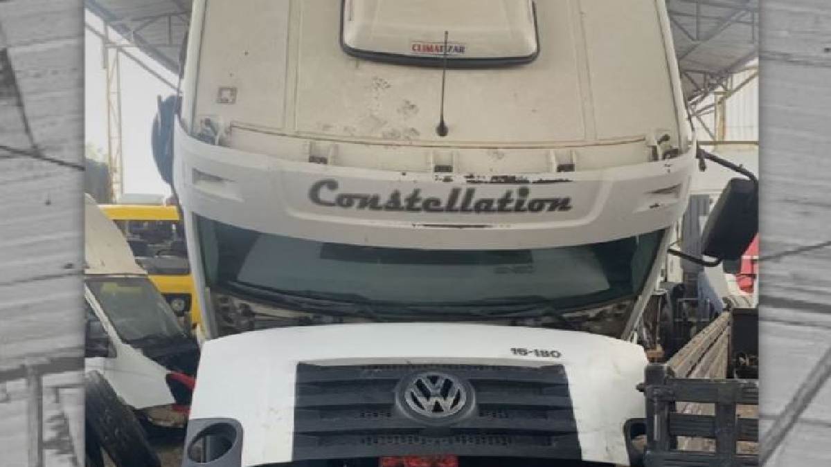 Caminhão achado em desmanche na Baixada Santista