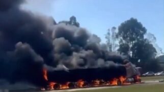 Carreta pegou fogo após colidir na traseira de outra na Castelo Branco