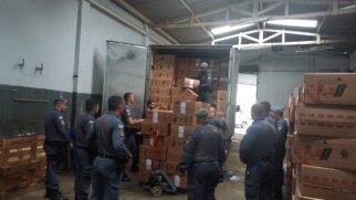 Carga gigantesca de cigarros estava em depósito na Liberdade, em São Paulo