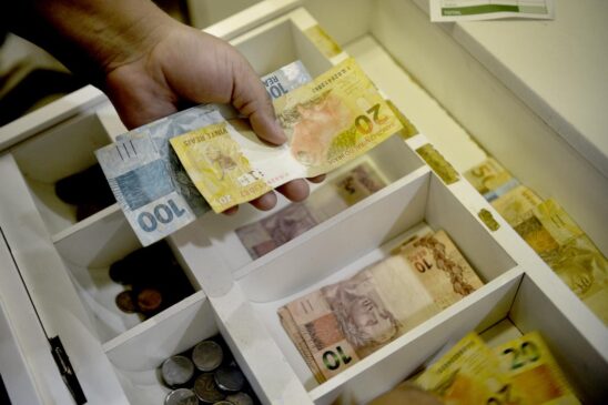 Nos próximos dias, as primeiras notas de real emitidas no Brasil serão retiradas de circulação