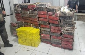 Na tarde desta segunda-feira (08/07) a Polícia Militar (PM) apreendeu 1,3 tonelada de maconha na rodovia Raposo Tavares (SP-270) em Piraju, na região de Sorocaba