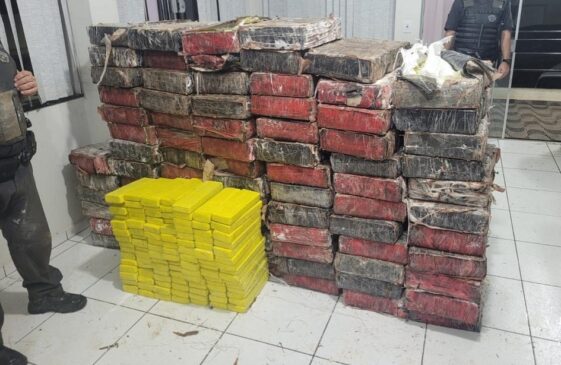 Na tarde desta segunda-feira (08/07) a Polícia Militar (PM) apreendeu 1,3 tonelada de maconha na rodovia Raposo Tavares (SP-270) em Piraju, na região de Sorocaba