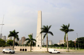O Obelisco do Ibirapuera é um dos passeios que possibilitam saber mais sobre o feriado de 9 de julho
