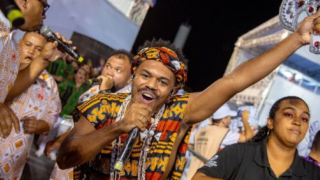 Gui Cruz durante um desfile do Carnaval de São Paulo