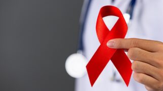 Idoso é "curado" do HIV