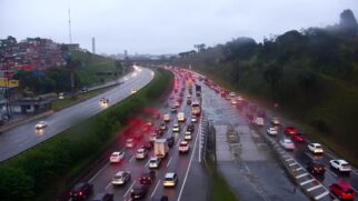 Imigrantes congestionada nesta terça (30)