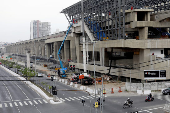 Prometida para a Copa do Mundo do Brasil, em 2014, a conclusão das obras da Linha 17-Ouro do Monotrilho do Metrô, na zona sul de São Paulo, teve a entrega adiada para junho de 2026