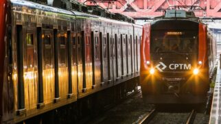 Falhas causaram superlotação e lentidão no transporte sobre trilhos