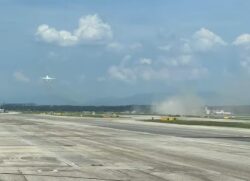 Fumaça indicando impacto da aeronave no chão ao decolar