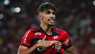 Recém-contratado pelo Flamengo, o meio-campista Lucas Paquetá, de 28 anos, tem uma mansão luxuosa em um condomínio extremamente exclusivo na Barra da Tijuca, no Rio de Janeiro