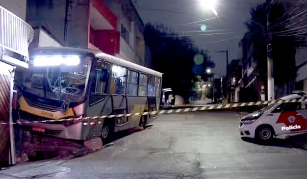 Motorista de ônibus é baleado na cabeça e morto por passageiro após discussão