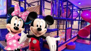 Mickey e seus amigos agitam a Churrascaria Tendall Grill 