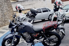 PM prende trio em motocicleta roubada em Taboão da Serra