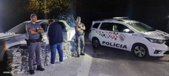 PM apreende um carro e 400 kg de drogas após perseguição em SP