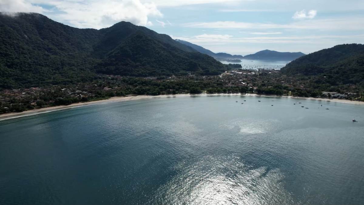 Praia de Ubatuba no litoral norte de São Paulo