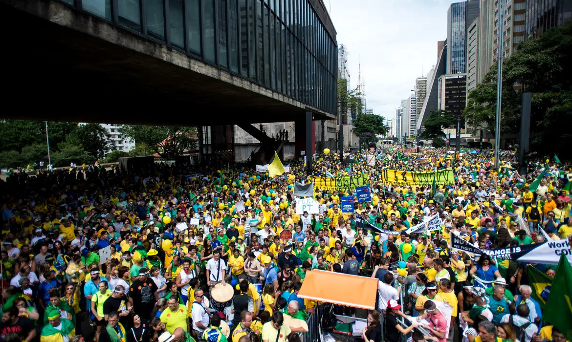 Há uma pressão popular para o retorno à vida política dos que foram afastados das disputas eleitorais