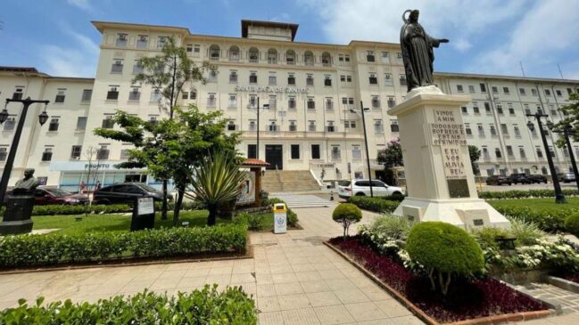 O idoso foi internado em estado grave na Santa Casa de Santos
