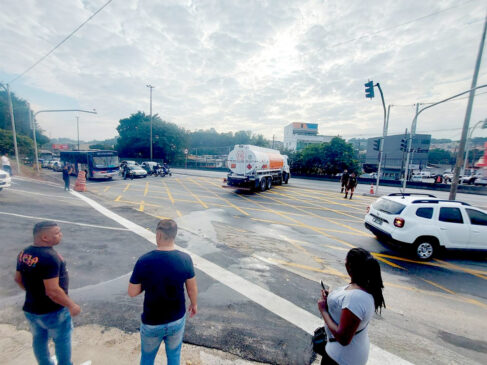 2º semáforo da av. Aprígio Bezerra inicia operação em Taboão da Serra, na Grande São Paulo