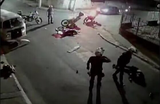 Jovens bateram num carro durante fuga da PM
