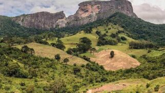 Extensão da Trilha do Baú é de até 4 quilômetros e o percurso pode levar até 3 horas para ser concluído