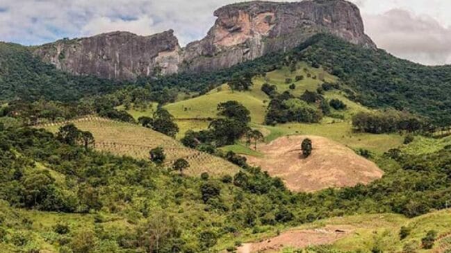 Extensão da Trilha do Baú é de até 4 quilômetros e o percurso pode levar até 3 horas para ser concluído