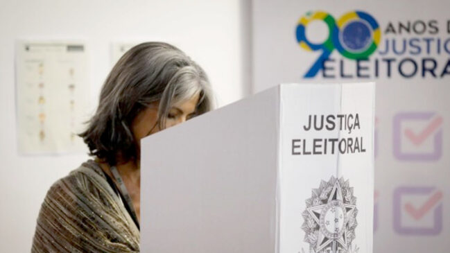 Entre 70 a 79 anos, a diferença entre homens e mulheres é a maior de todas: 58,25%