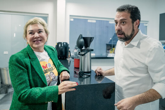 Marta e Boulos abrem campanha tomando café na casa do psolista