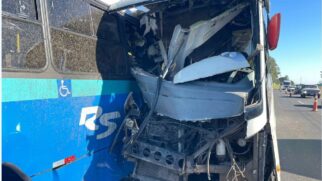 Um dos motoristas morreu no local