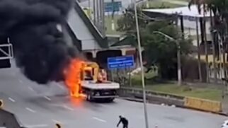 Caminhão pega fogo na altura do km 21,5