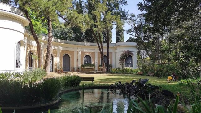 A depender da época que o visitante optar por ir, uma diferente exposição estará na Casa Museu Ema Klabin
