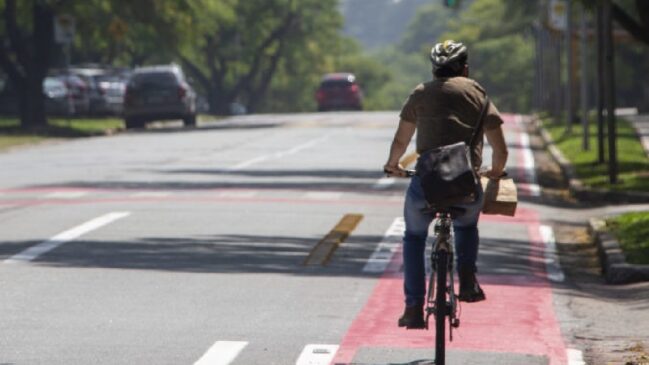Na tentativa de amenizar esse problema, a capital paulista investiu em ciclovias incentivar o crescimento do uso de bicicletas