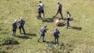 Polícia Militar prendeu em flagrante dois suspeitos de manterem uma família refém dentro de casa